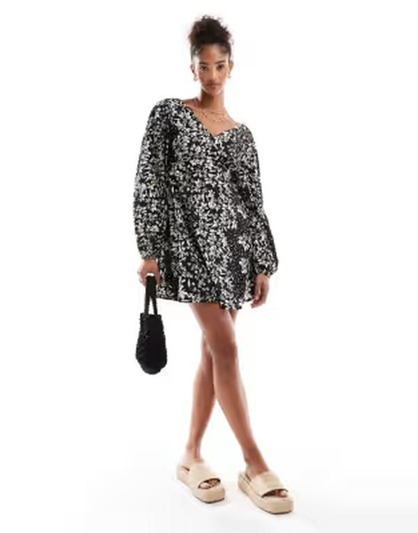ウェンズデーガール レディース トップス ワンピース フラワー柄 ミニ フラワー Wednesdays Girl mini smock dress and white floral Black ブラッ