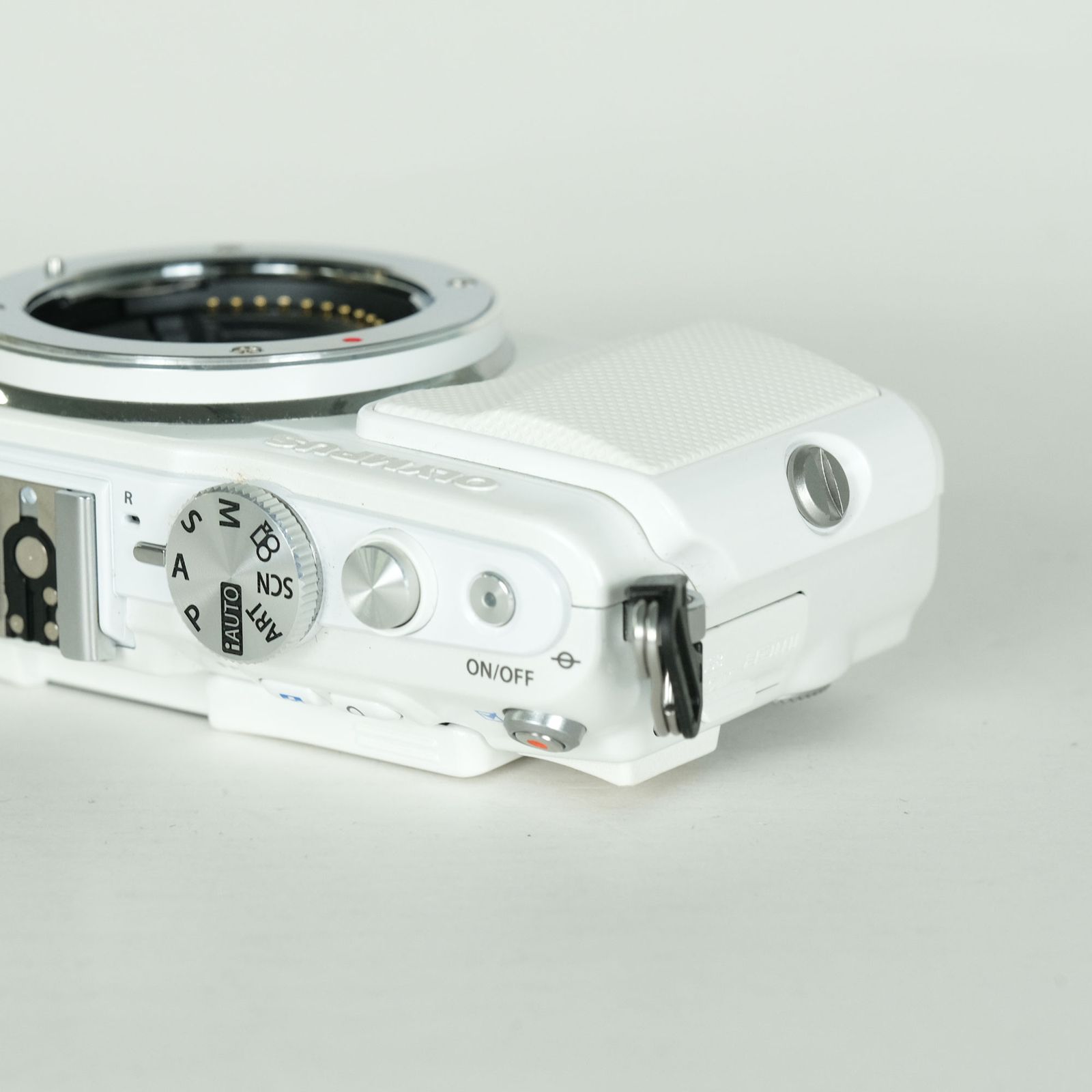 美品 | シャッター数3,865回] OLYMPUS PEN Lite E-PL6 ボディ ホワイト