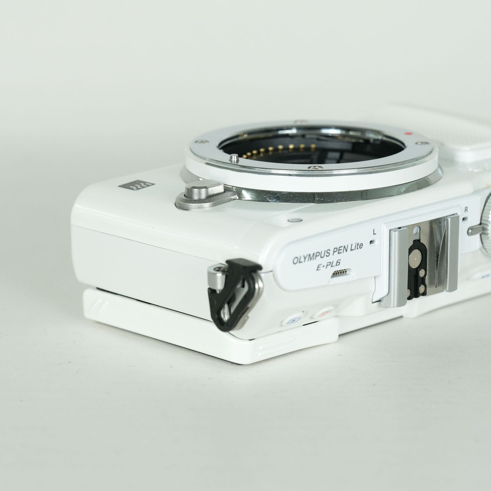 美品 | シャッター数3,865回] OLYMPUS PEN Lite E-PL6 ボディ ホワイト