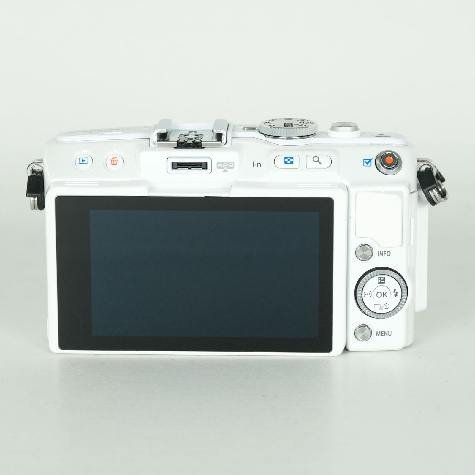 美品 | シャッター数3,865回] OLYMPUS PEN Lite E-PL6 ボディ ホワイト