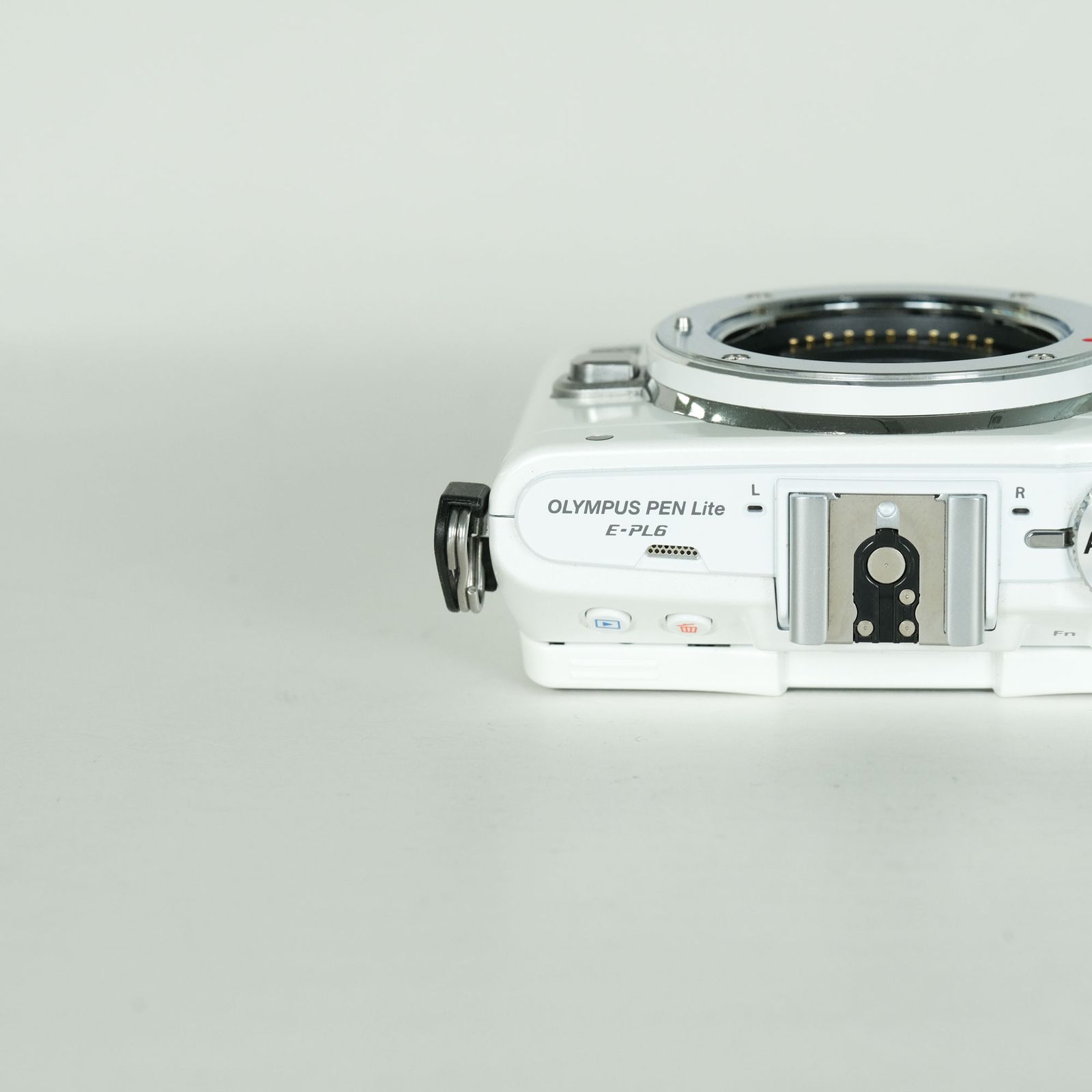 美品 | シャッター数3,865回] OLYMPUS PEN Lite E-PL6 ボディ ホワイト