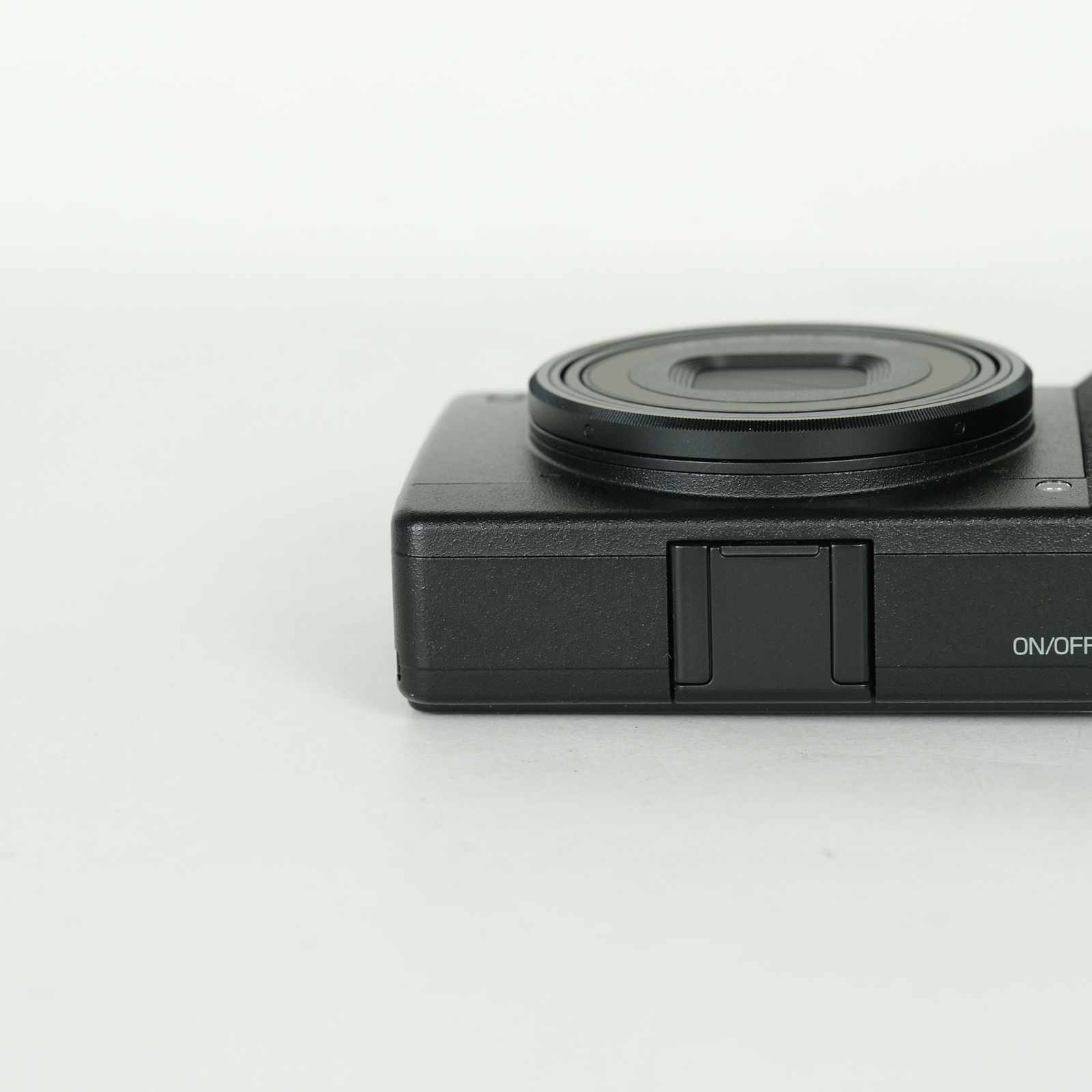 美品 | シャッター数3,930回] RICOH GR IV | コンパクトデジタルカメラ