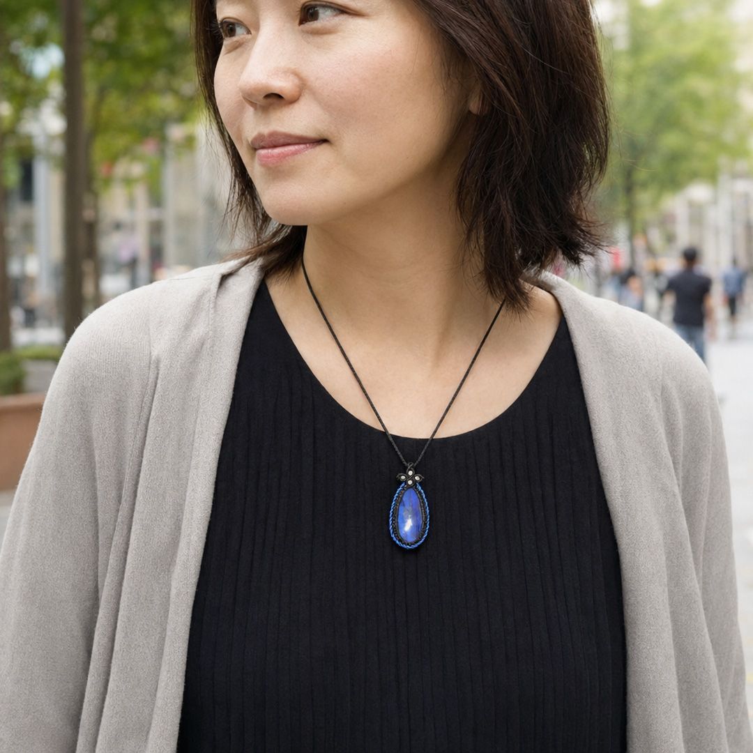 “블루 래브라도라이트” 카렌 실버 마크라메 탑 목걸이