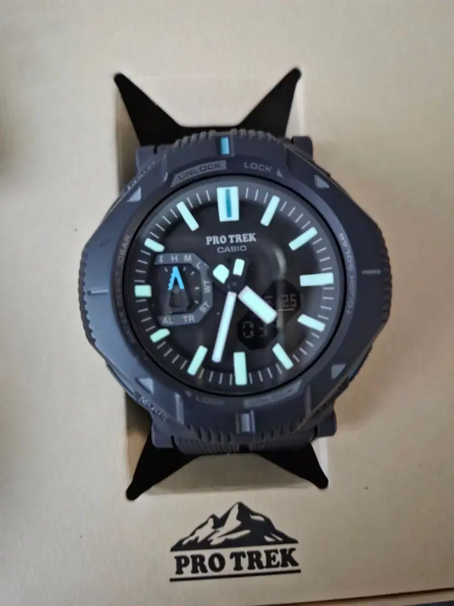 カシオ プロト trekking PRJ-B001-1DR モデルです 16,160円