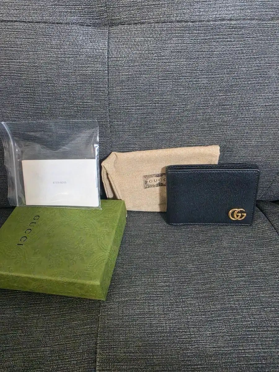 グッチ ブラック GG マーモント 二つ折り財布