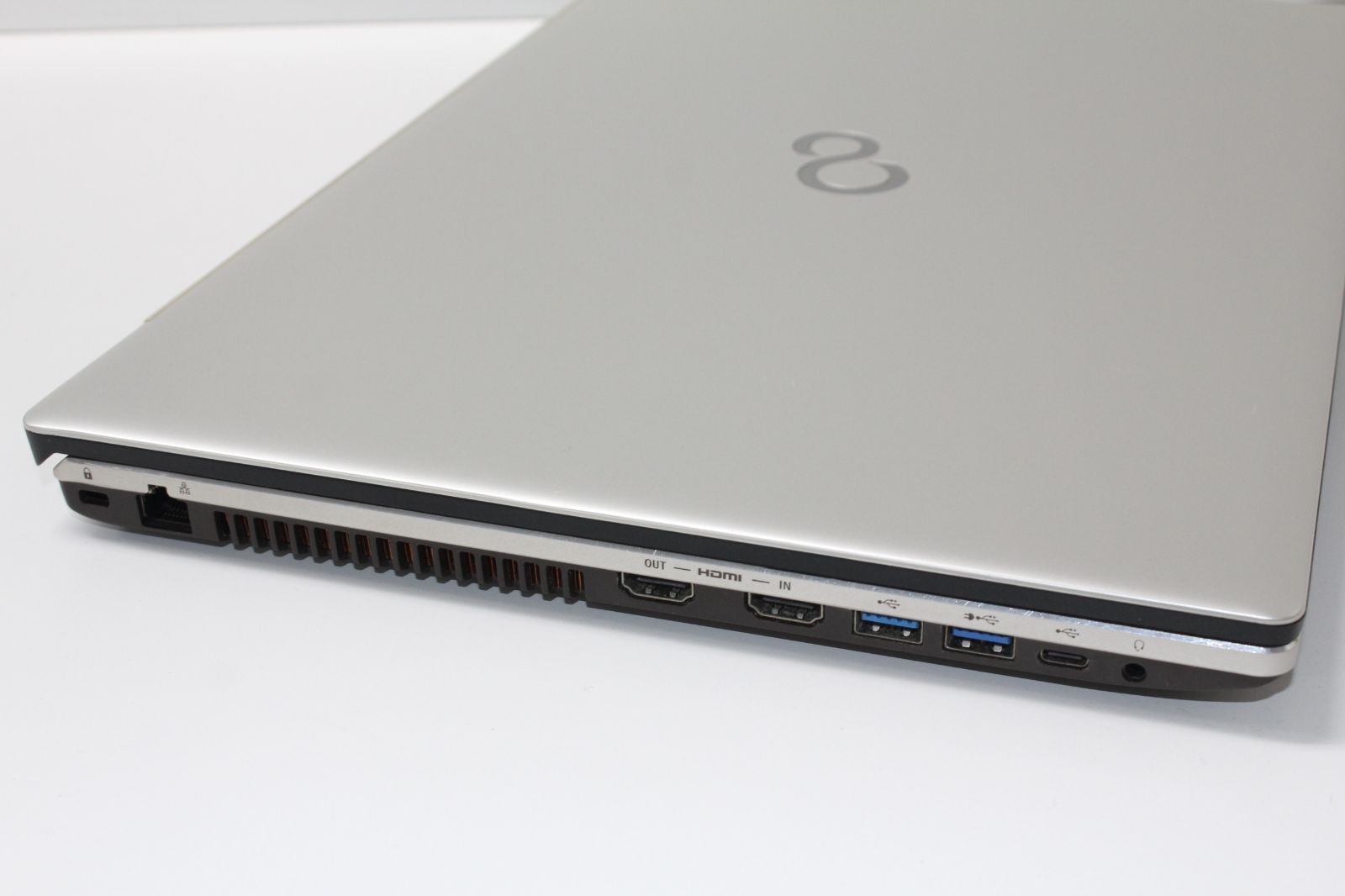 中古ノートパソコン 富士通 NH75/E2 AMD Ryzen 7 4700U 爆速SSD512GB