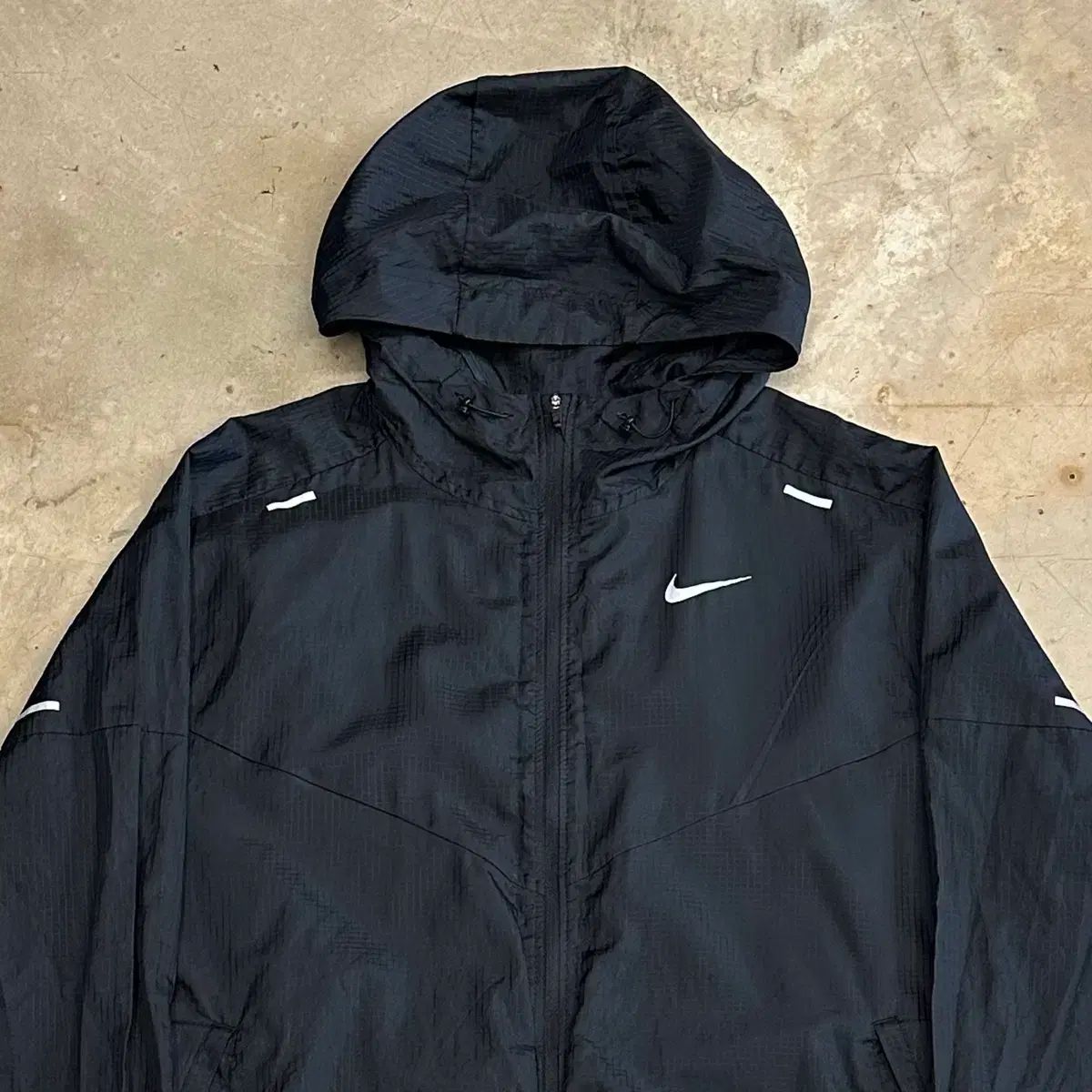 XL NIKE ランニング ブラック フード ウィンドブレーカー - メルカリ