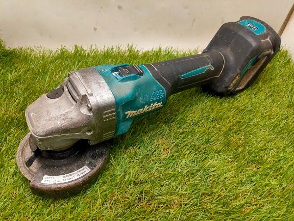 ☆マキタ(makita) 100mmディスクグラインダ 40Vmax 本体のみ GA017GZ 無線連動機能・ダイヤル変速搭載 モータ異音無し、動作確認済み