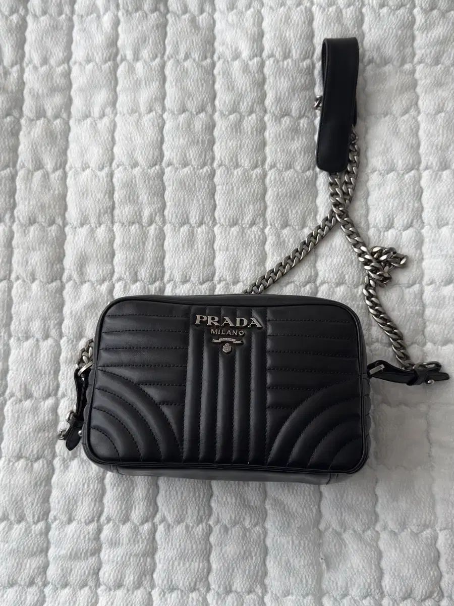 PRADA プラダ ダイアグラム シルバー チェーン クロスバック 79,098円