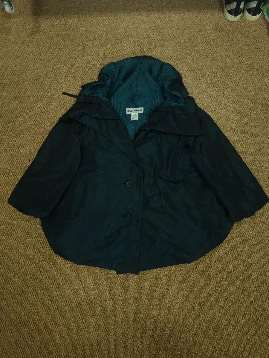 ISSEY MIYAKE フードケープコート