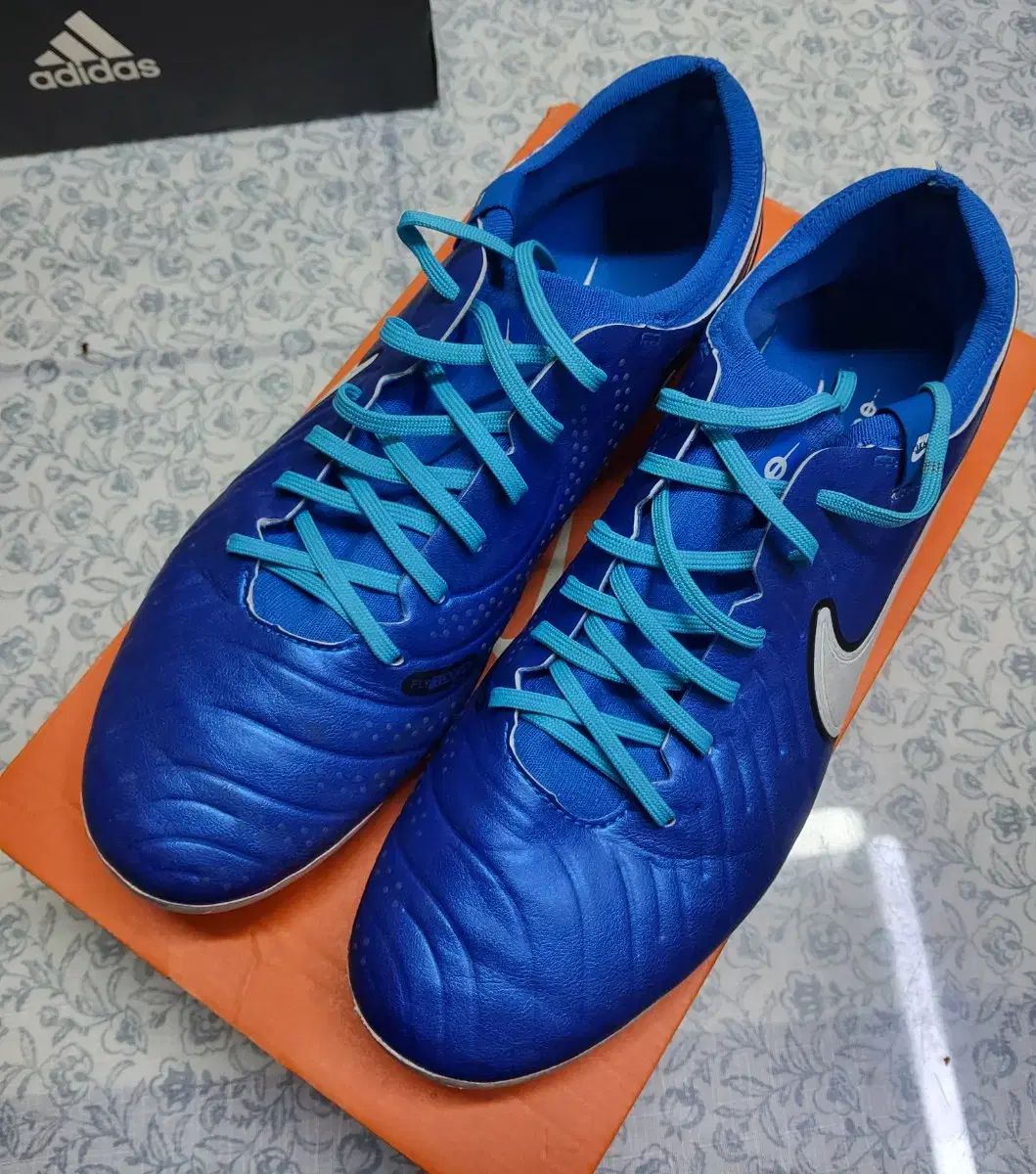 ナイキ ティエンポ サッカーシューズ 出品
