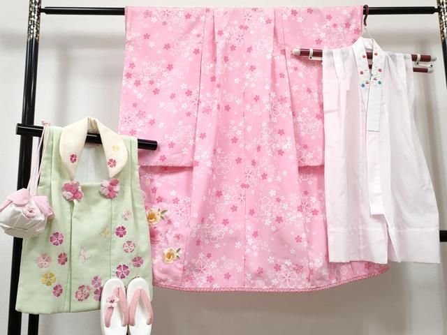 平和屋着物[]七五三　女の子　３歳　祝着　三つ身　長襦袢(単衣・半衿刺繍)・被布・小物セット 刺繍 牡丹 舞桜 金糸 洗える着物 DABG3049ma 23,400円