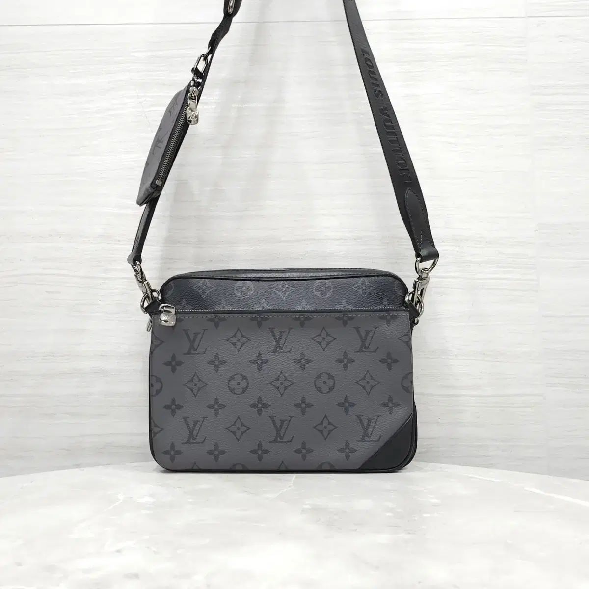 ルイヴィトン LV トリオ メッセンジャー エクリプス クロスバック M69443 220,766円