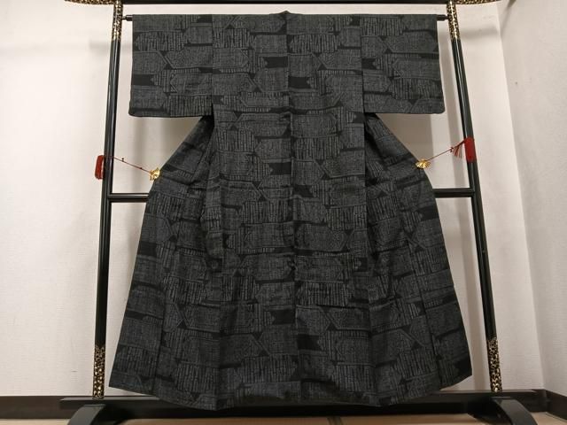 平和屋着物○本場結城紬 重要無形文化財 幾何学文様 三越扱い 正絹