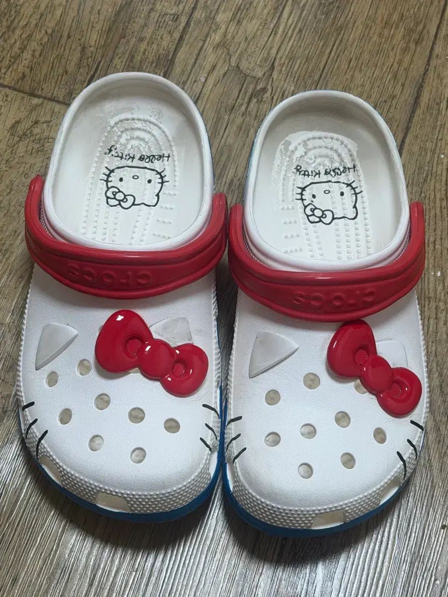 HELLO KITTY Crocs クロッグ 250