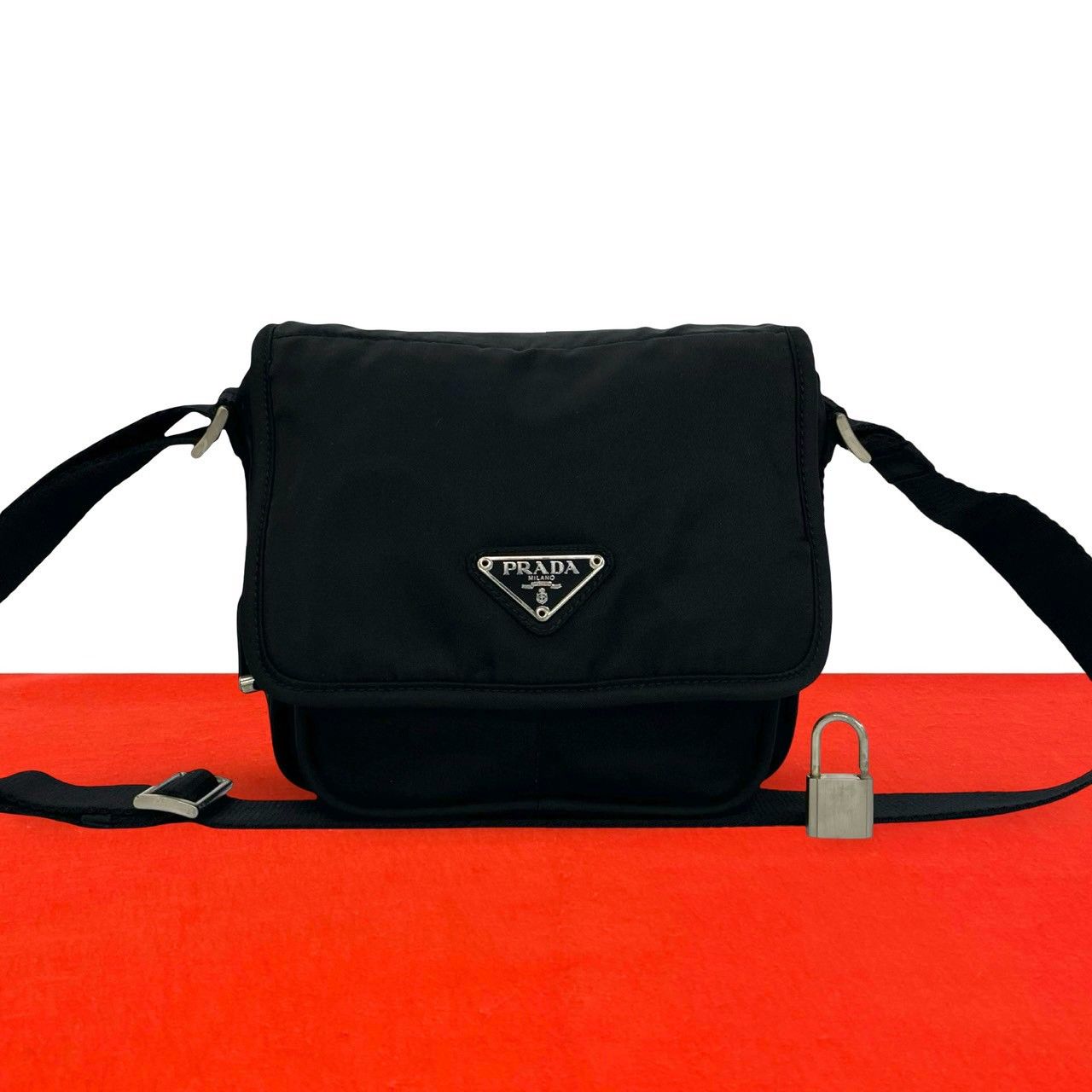 極 美品 PRADA プラダ 三角ロゴ プレート 金具 テスート ナイロン 
