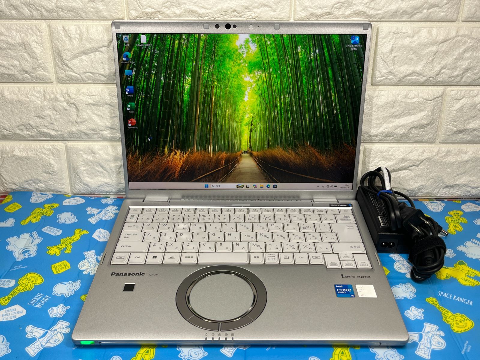 良品 レッツノート CF-FV1 16GB/512GB 14.0型 QHD 軽量 31,720円