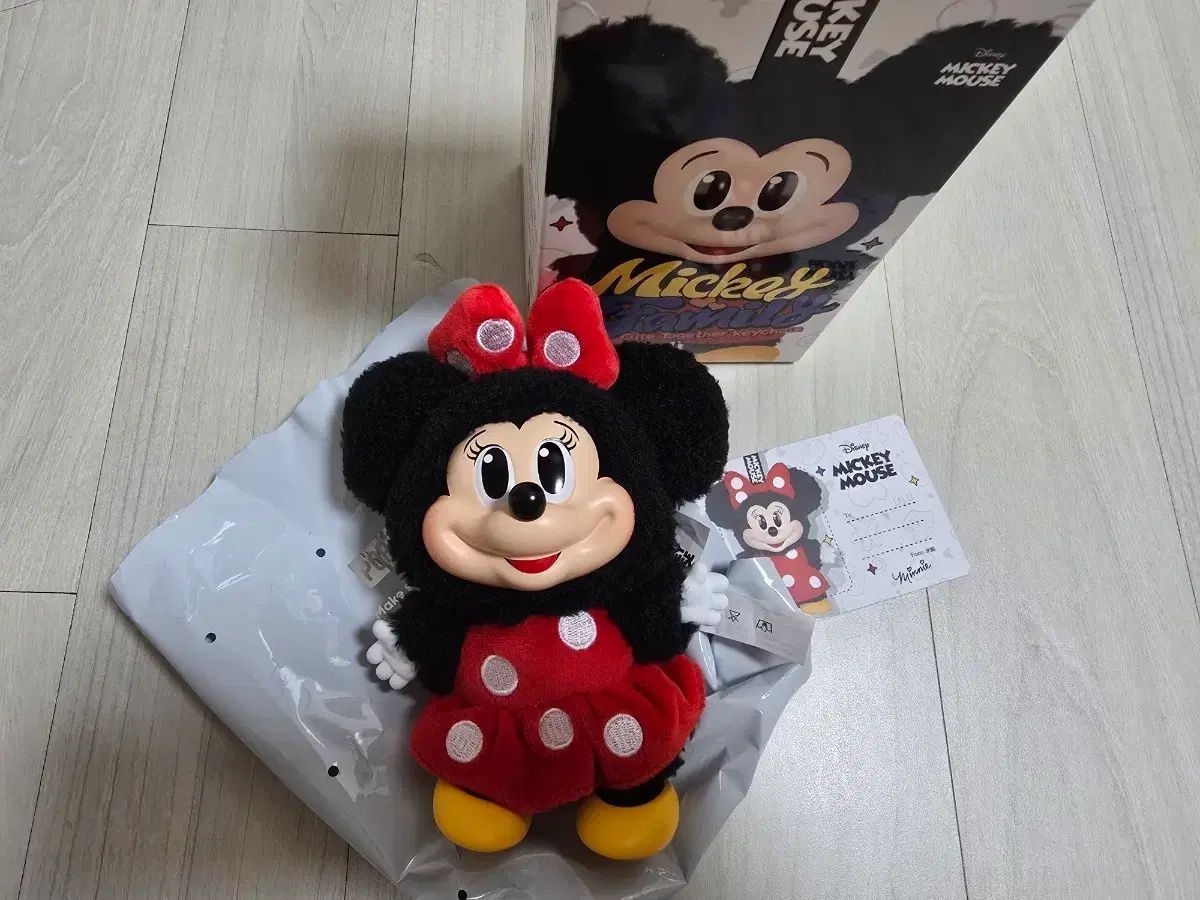 Mini llavero de la familia Mickey de POP MART