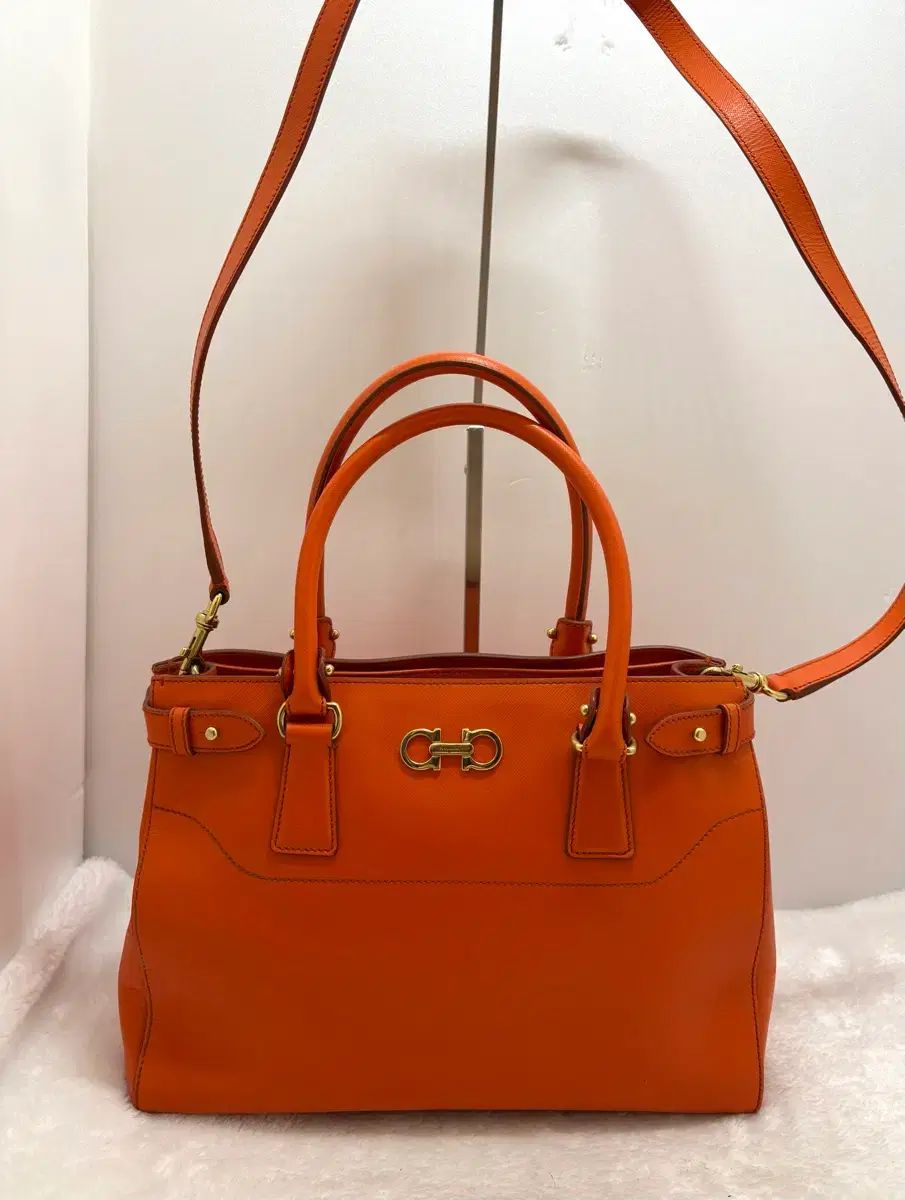 正規品) FERRAGAMO フェラガモ オレンジ ガンチーニ トートバッグ ショルダーバッグ 49,246円
