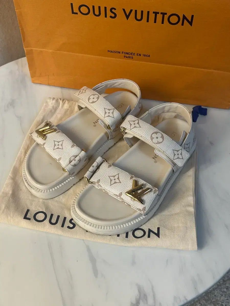 Louis Vuitton LV サンセット フラット コンフォート サンダル 37 105,486円