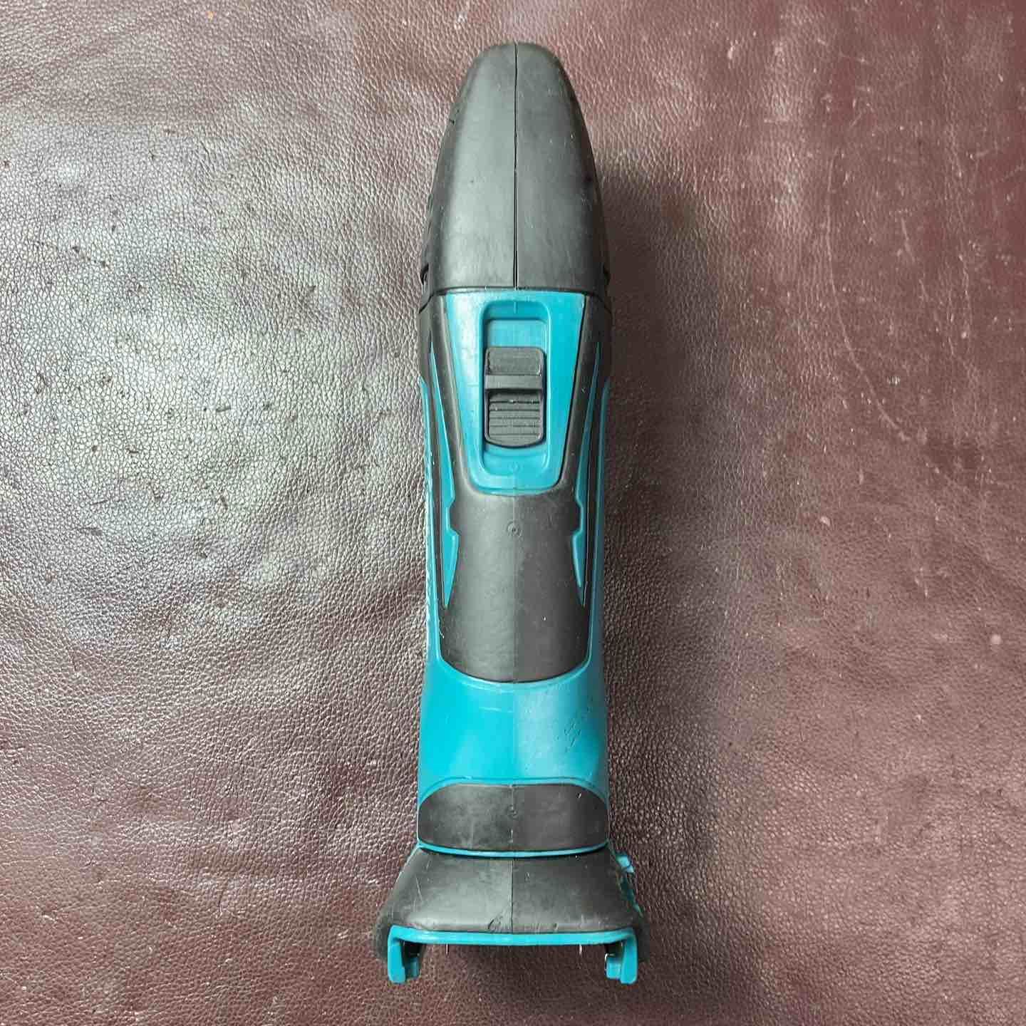 【中古品】 マキタ(makita) コードレスマルチツール TM40DZ 14.4V3.0Ahバッテリー1個付属 【東大和店】