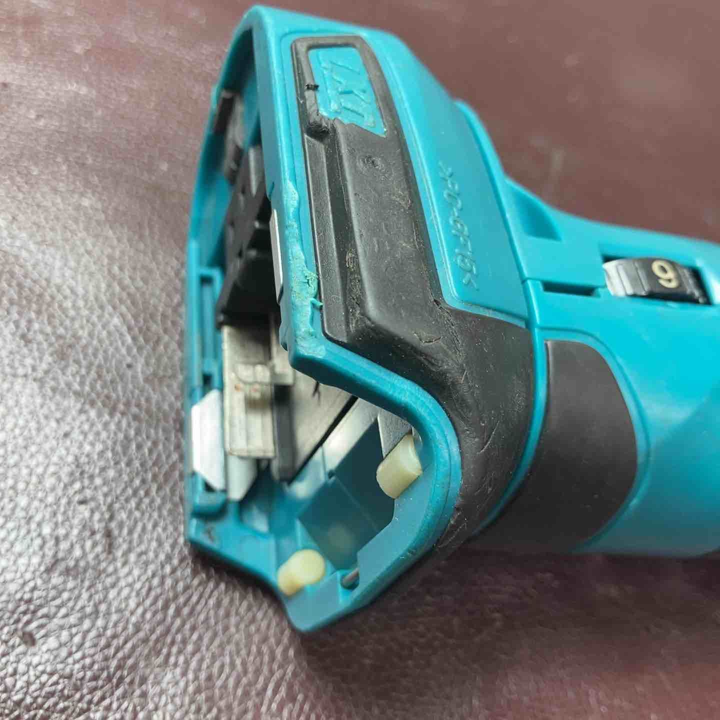 【中古品】 マキタ(makita) コードレスマルチツール TM40DZ 14.4V3.0Ahバッテリー1個付属 【東大和店】