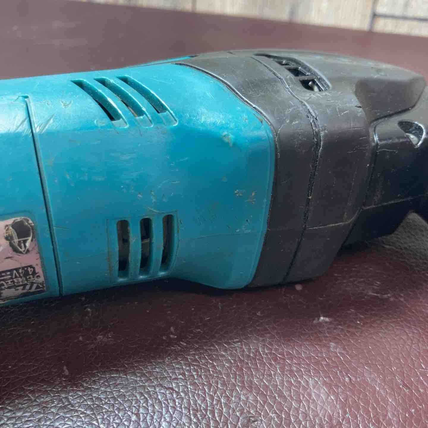 【中古品】 マキタ(makita) コードレスマルチツール TM40DZ 14.4V3.0Ahバッテリー1個付属 【東大和店】