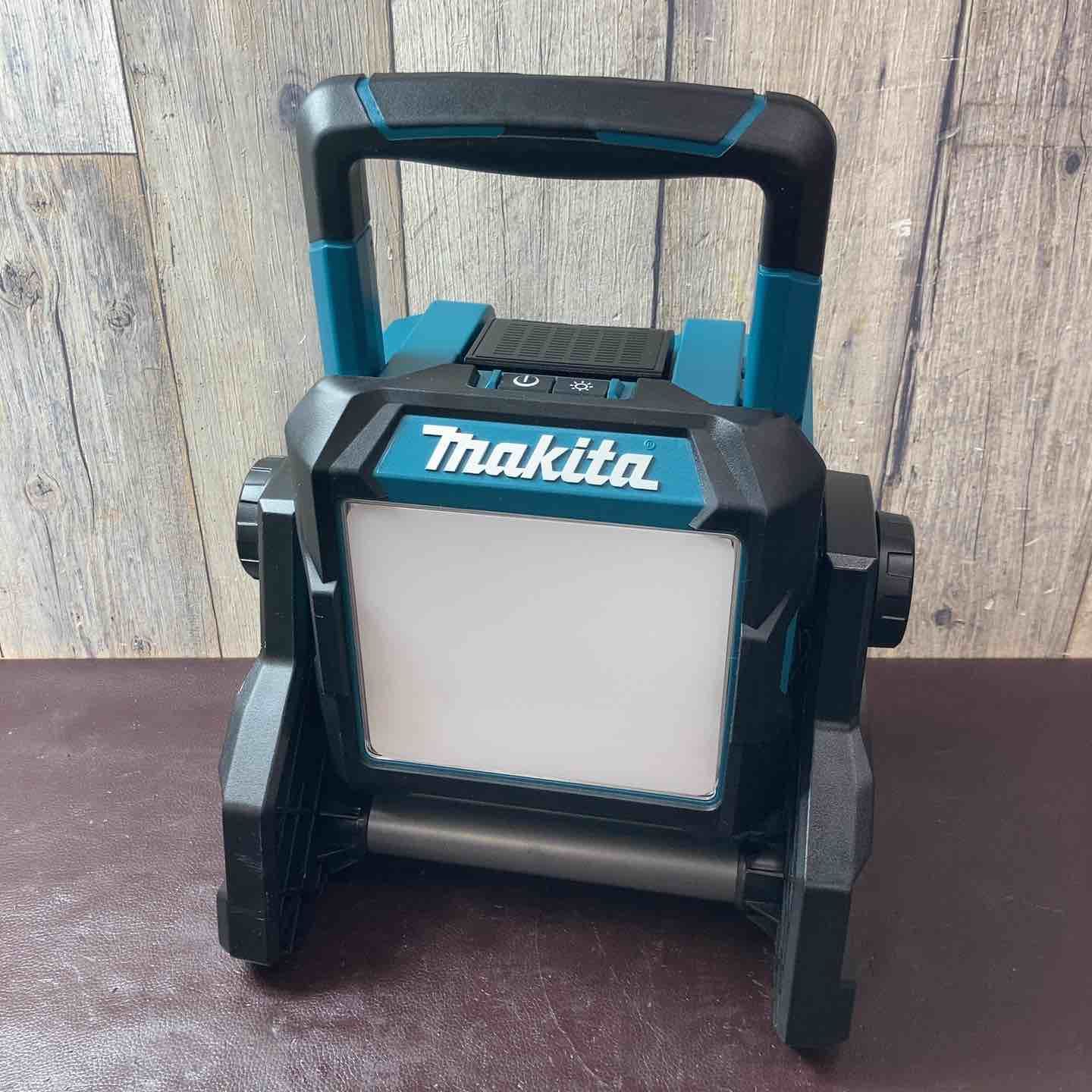 【中古美品】 マキタ(makita) コードレススタンドライト 40Vmax ML003G 青 【東大和店】 11,692円