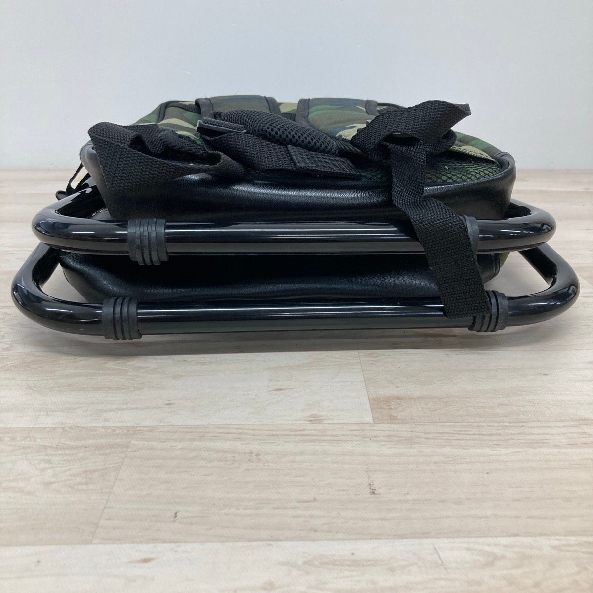 美品 ispack/イスパック 椅子付きリュックサック バックパック 迷彩柄
