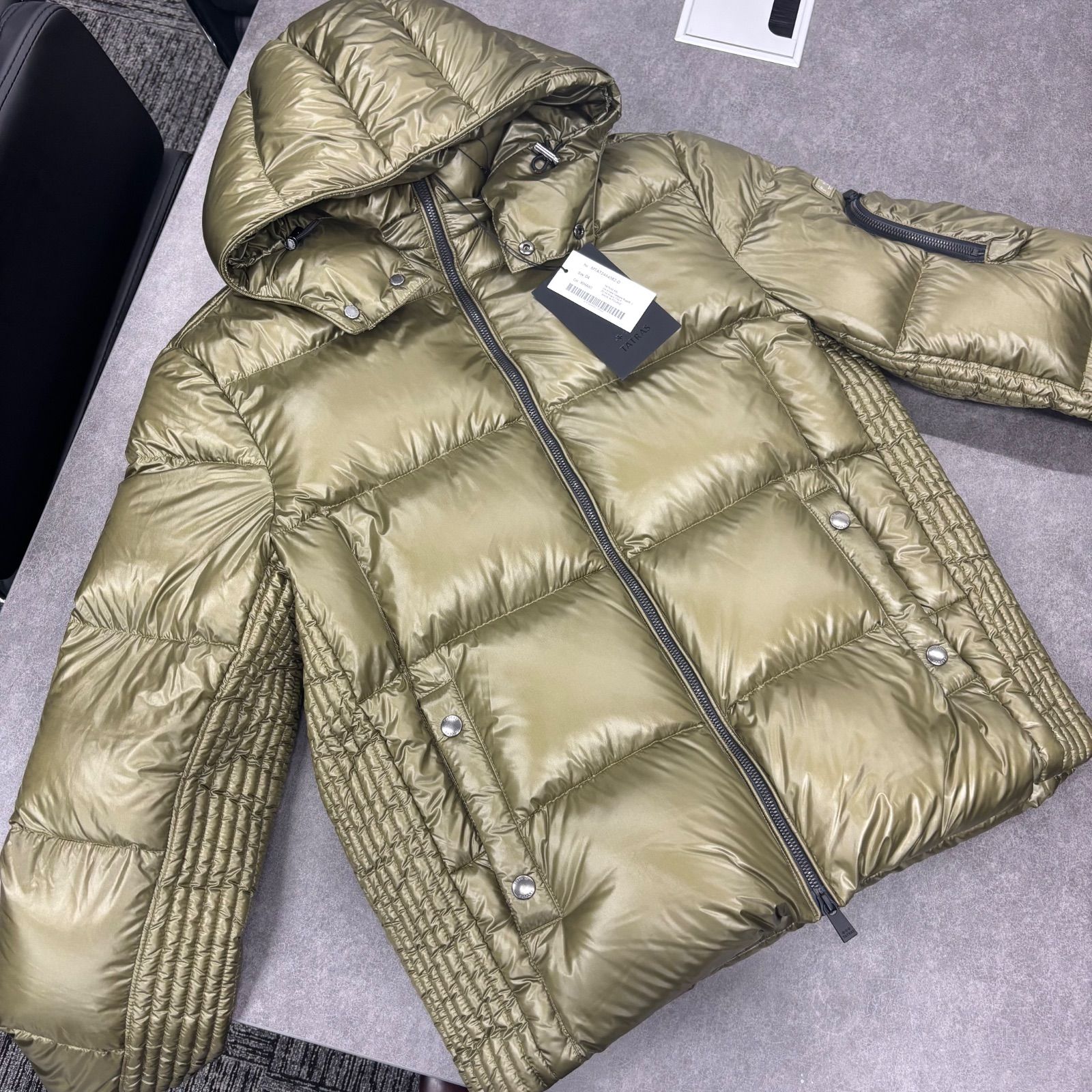 未使用品 タトラス ダウンジャケット SIZE04 カーキ MTAT24A4562-D XL
