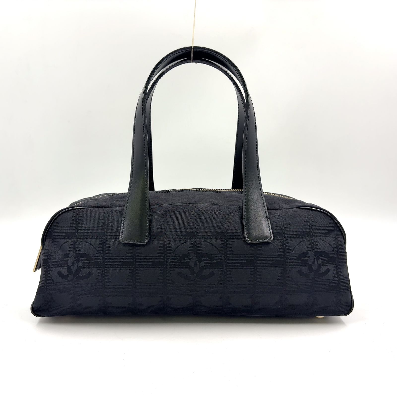 【新着】CHANEL ニュートラベルライン シリアル番号9番台 レザー、ナイロン ブラック ハンドバッグ ゴールド A15828 45,600円
