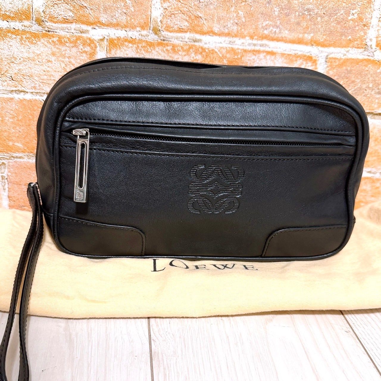 (美品)LOEWE(ロエベ)セカンドバッグ レザー ブラック アナグラム 32,370円