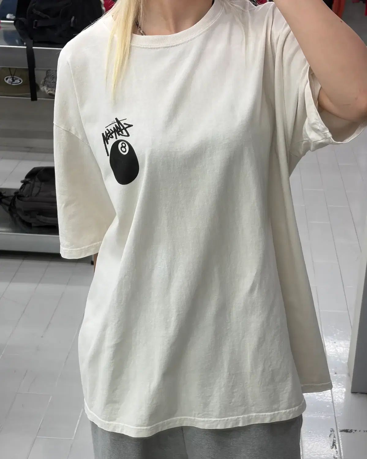 (L) STUSSY 8ボール バックロゴ 半袖 Tシャツ 白