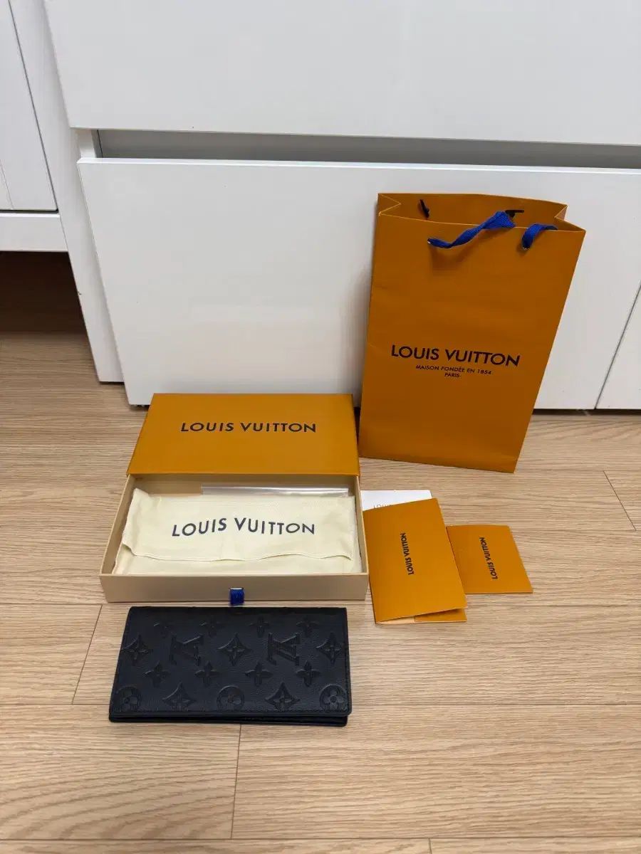 ルイヴィトン ブラジャースタッズ 長財布（未使用新品）