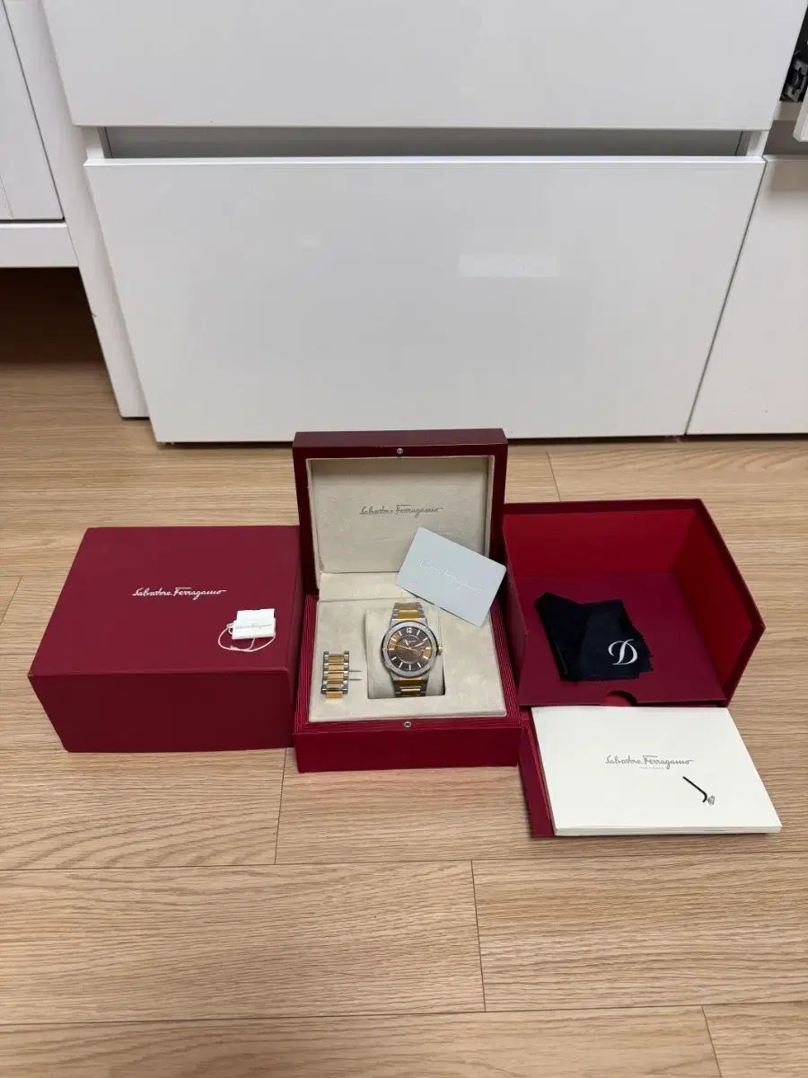 FERRAGAMO フェラガモ F-80 時計 フルセット 構成 57,215円