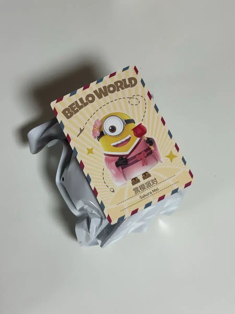 Popmart Minions "Bell WORLD" Sakura Ariel (sin abrir)