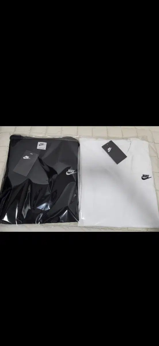 未使用&新品/メルカリ便無料 NIKE 基本 ロゴ Tシャツ メンズM/ヨサンLサイズ ブラック+ホワイト 2枚セット タグ付き新品 5,849円