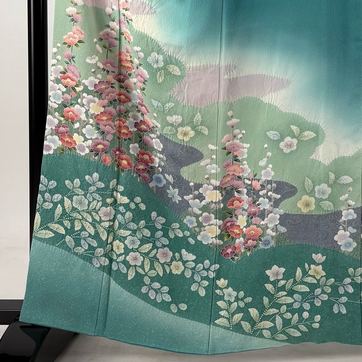訪問着 身丈161cm 裄丈65cm 袷 草花 雪芝 絞り 金彩 薄緑 正絹 訪問着 身丈161cm 裄丈66cm M 袷 草花 霞 絞り ぼかし 薄青緑 正絹