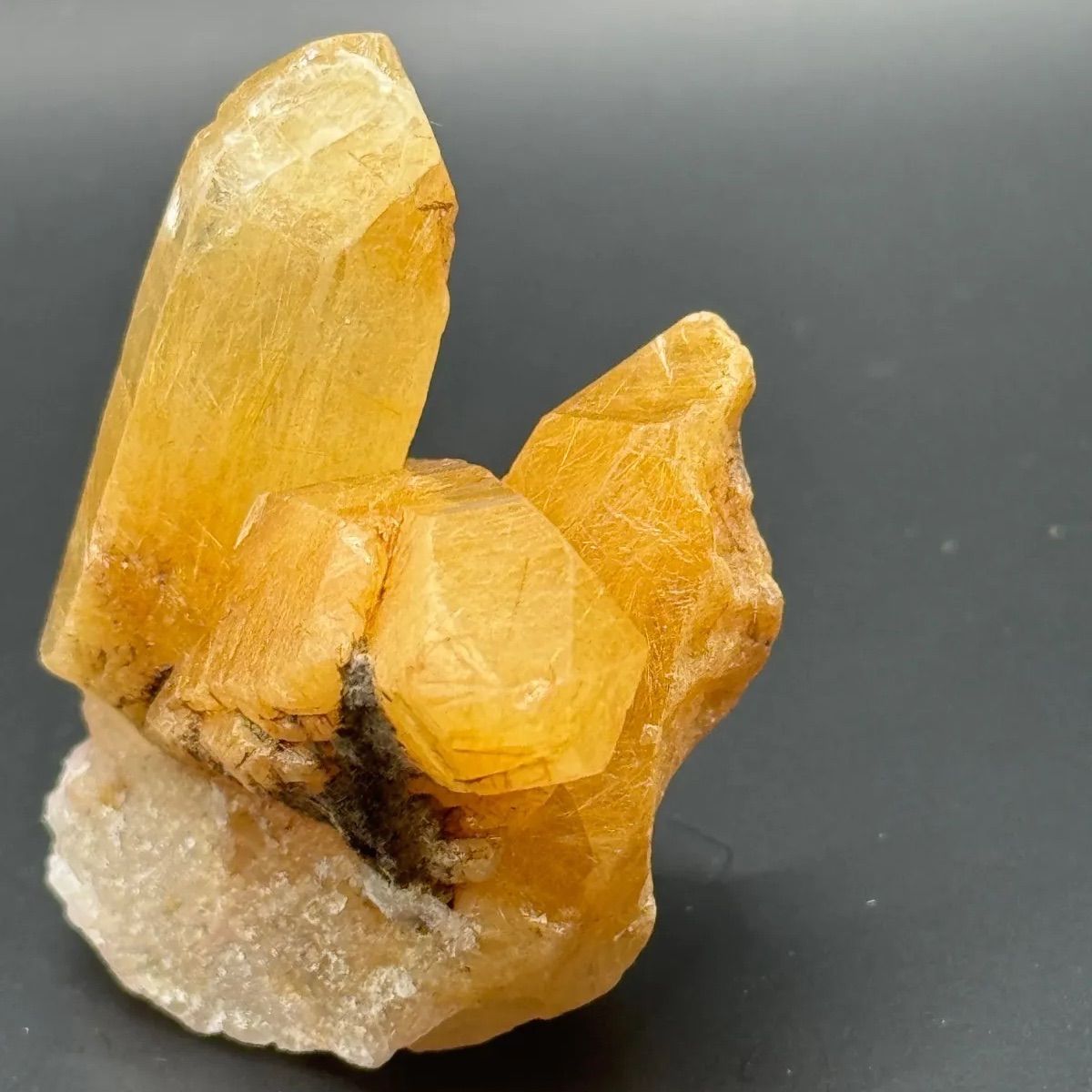 天然 ゴールドルチルクォーツ 原石クラスター 美結晶 水晶 鉱物標本