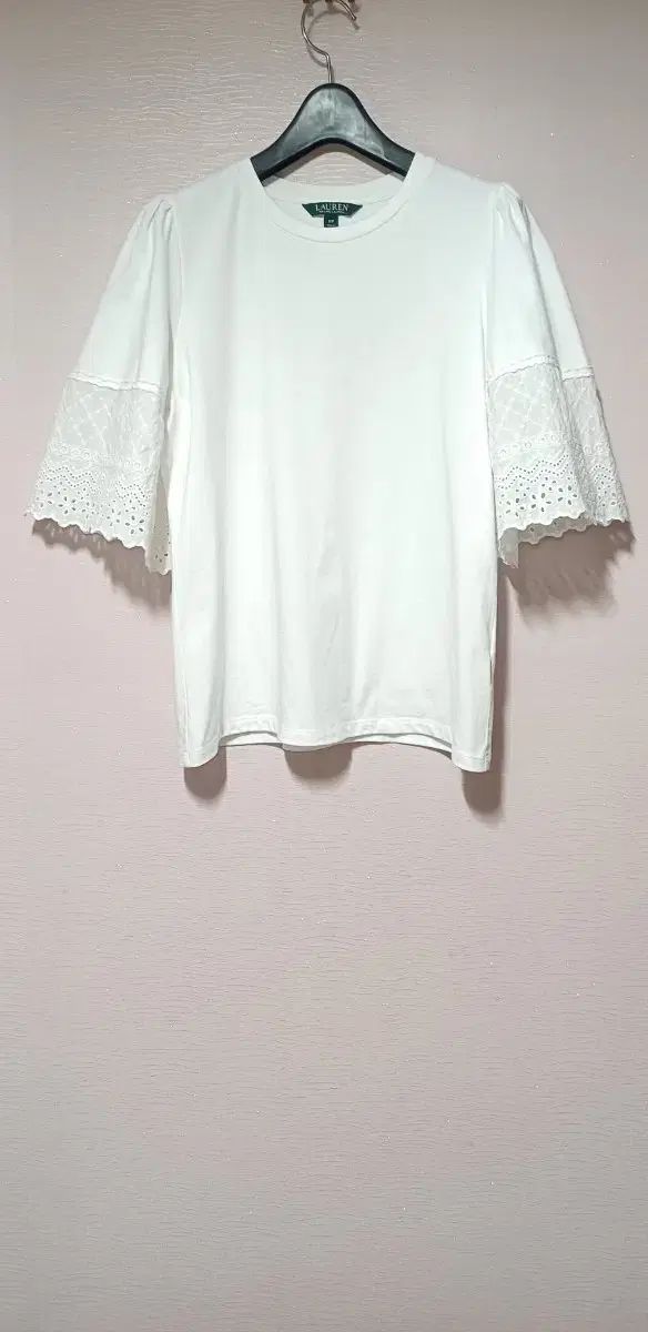 LAUREN RALPH LAUREN ローレン ラルフローレン 袖 エンブロイダリー 刺繍 シャーリング Tシャツ (白) 8,117円