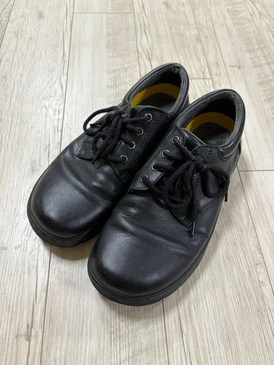 DR. MARTENS ドクターマーチン 팁トゥ ロー ブラック 270