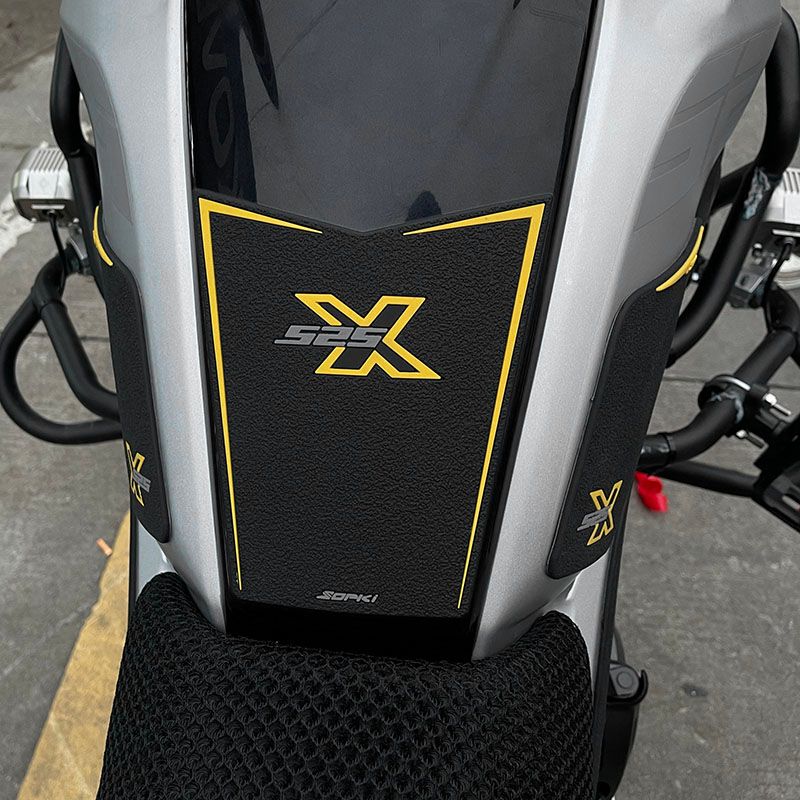 AKOTO KOVE 525X 500X モンタナ XR5 鉄拳500 Adv対応 3Mアンチスリップタンクパッドステッカー ニーグリッププロテクター