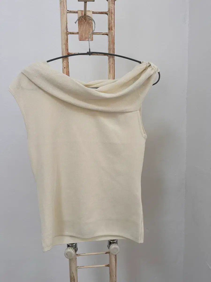 LOEUVRE クリーム色 ニット ノースリーブ 6,410円