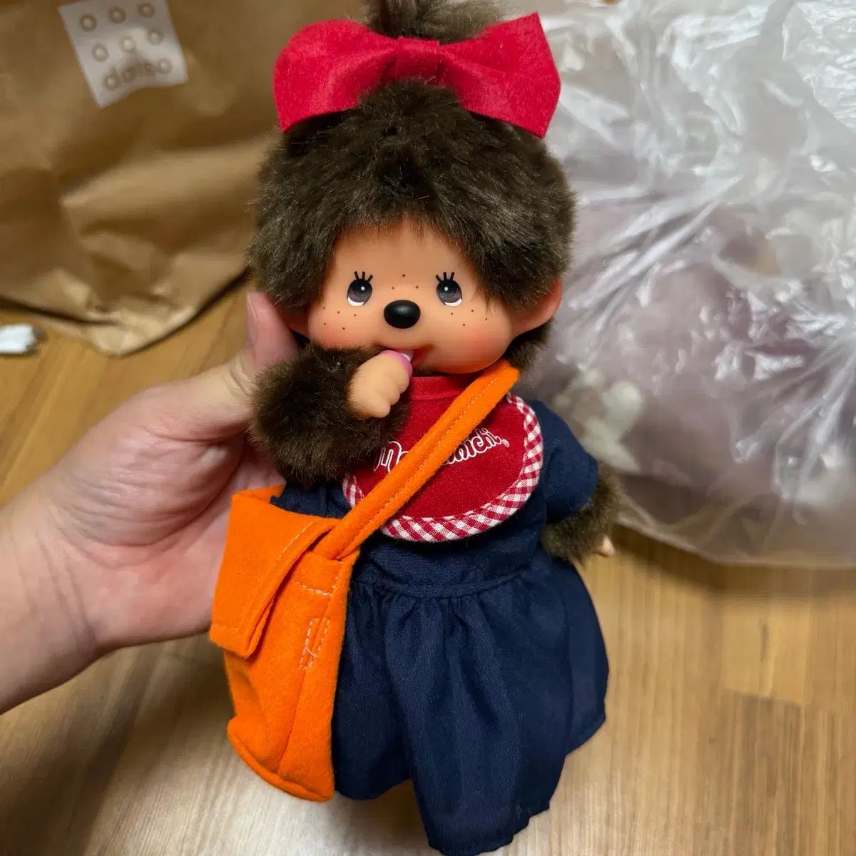 Chica Monchhichi + Servicio de entrega de Kiki Ropa Kiki