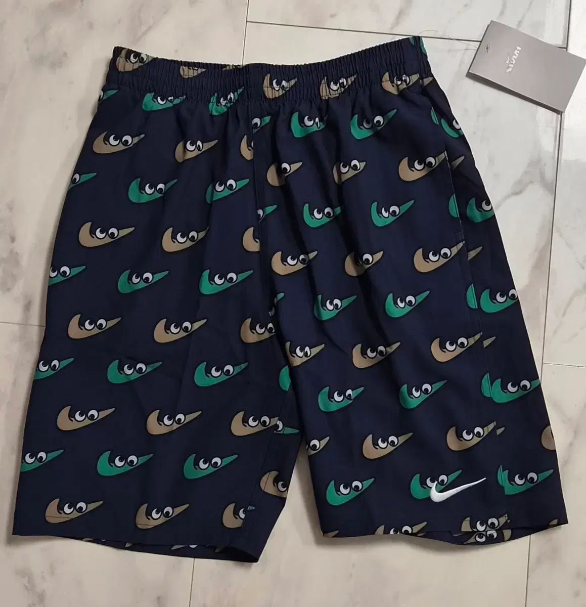 新品 NIKE Swim 男の子用 水着 (キッズ L)