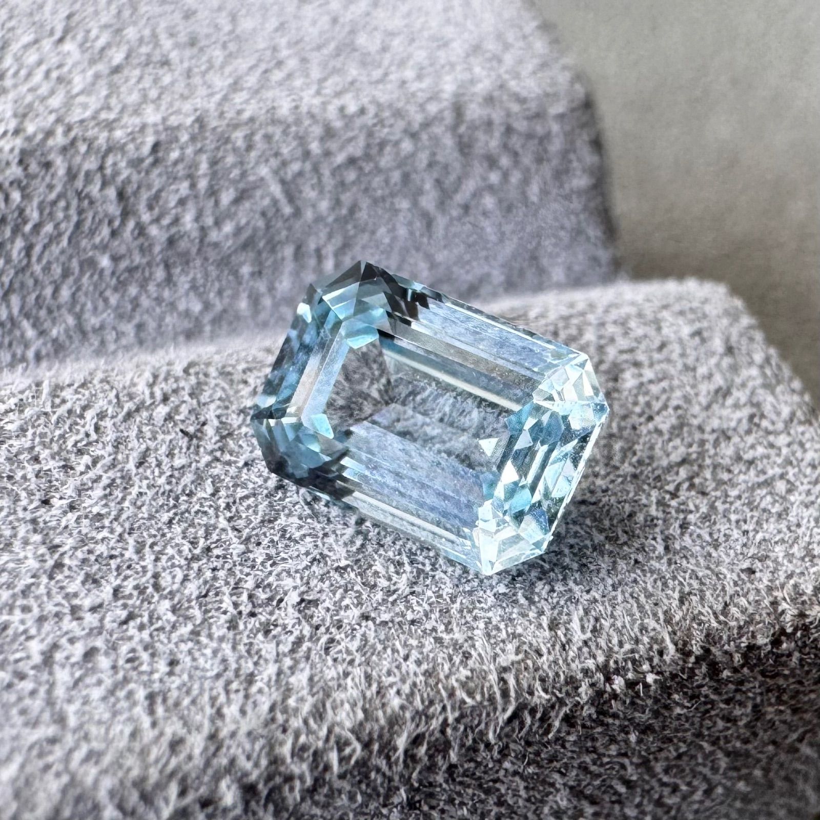 【一点物｜1.40ct】アイスブルー ラボグロウンサファイア ルース 約5×7mm エメラルドカット｜主石におすすめ