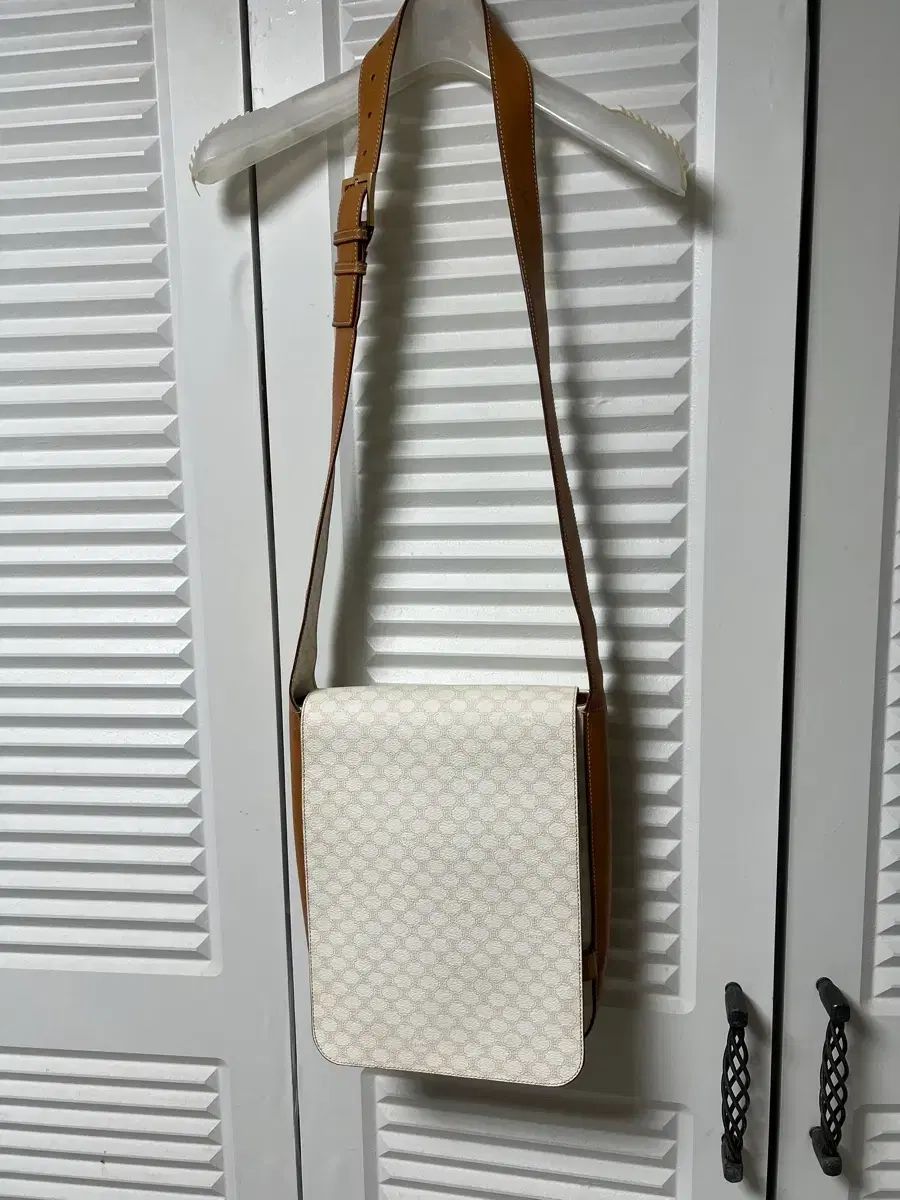 Celine セリーヌ マカダム 白 クロスバック（実物鑑定書含む）