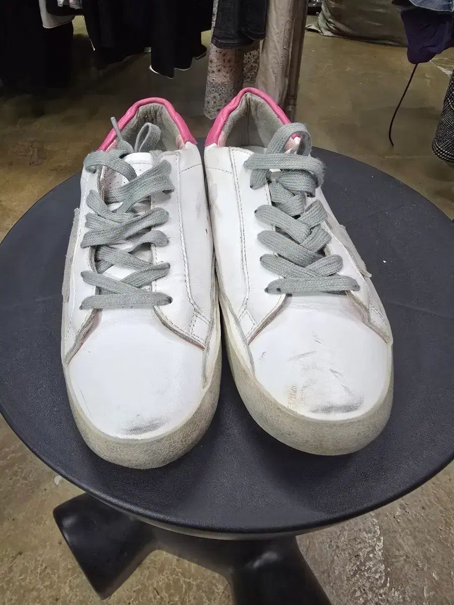240 GOLDEN GOOSE ピンクタブ スニーカー