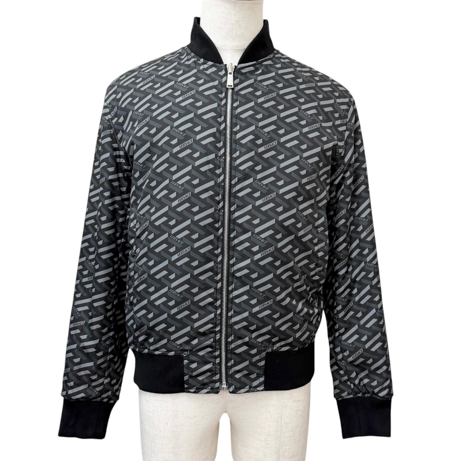 美品□VERSACE ヴェルサーチ 2022年製 1A06201 グレカ ロゴ総柄 中綿