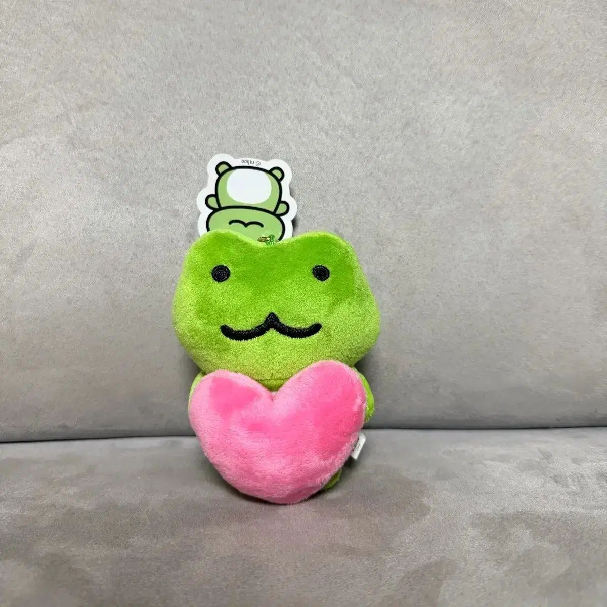 Llavero de peluche auténtico con forma de corazón de rana de 13cm